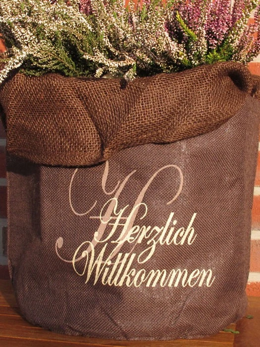 Jute-Übertopf "Herzlich Willkommen" Jute-Übertopf "Herzlich Willkommen" -Gartenausstattergeschäft uebertopf herzlich willko